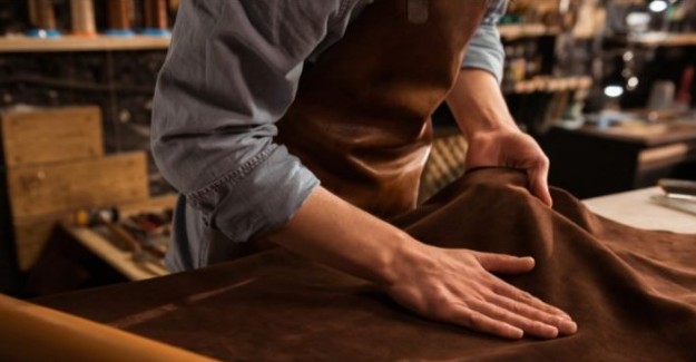 شروط امتهان : ﺻﺎﻧﻊ اﻟﻤﻼﺑﺲ اﻟﺠﻠﺪﯾﺔ