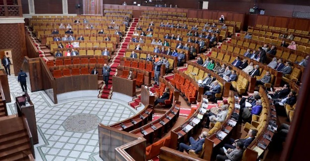 مجلس النواب يصادق بالإجماع على أربعة مقترحات قوانين تتعلق بالغرف المهنية