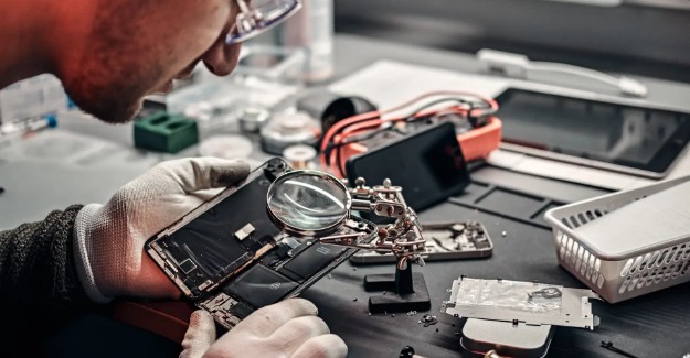 دورة تكوينية بالــمــجــان لفائدة الشباب المغاربة  في مجال إصلاح و صيانة الهواتف الذكية.