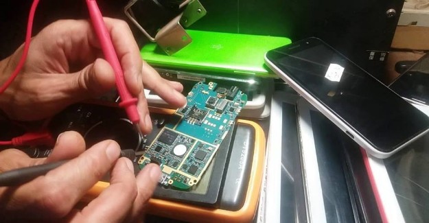 هــــام للشباب المغاربة دورة تكوينية بالــمــجــان في مجال إصلاح و صيانة الهواتف الذكية.